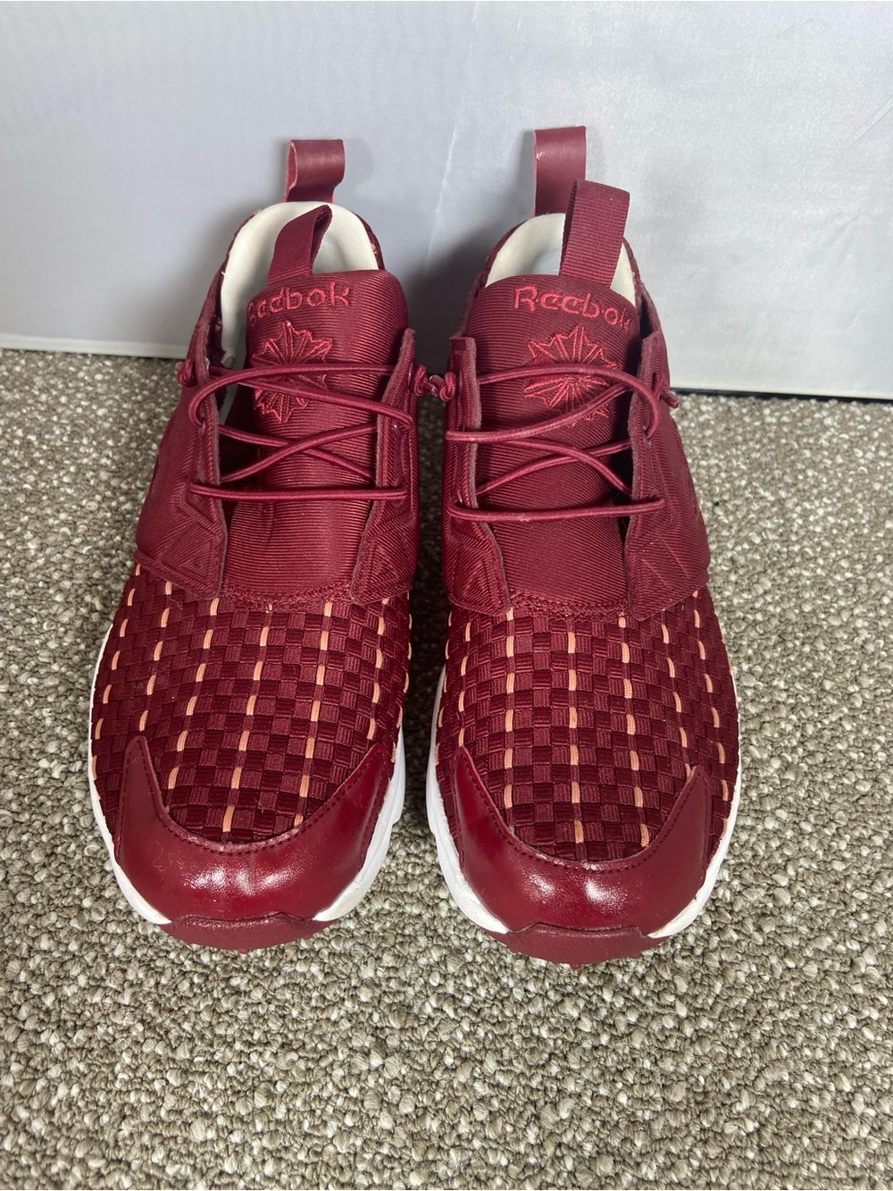 Reebok Men's Burgundy Woven Athletic Sneakers. Size 7.5 . Lightweight Slip-on.
